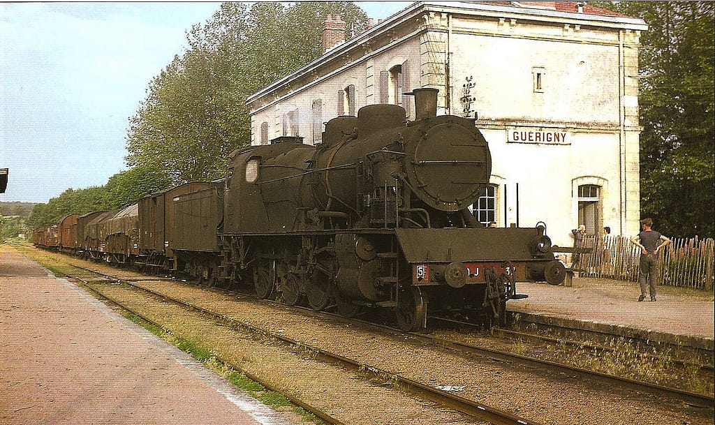 Ligne de chemin de fer Auxerre-Clamecy-Nevers. Ancienne photo de la Gare de Guérigny.